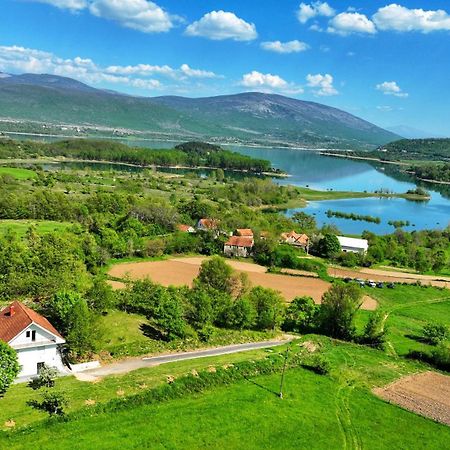 Ferienwohnung Kuca Za Odmor Elena Vrlika Exterior foto