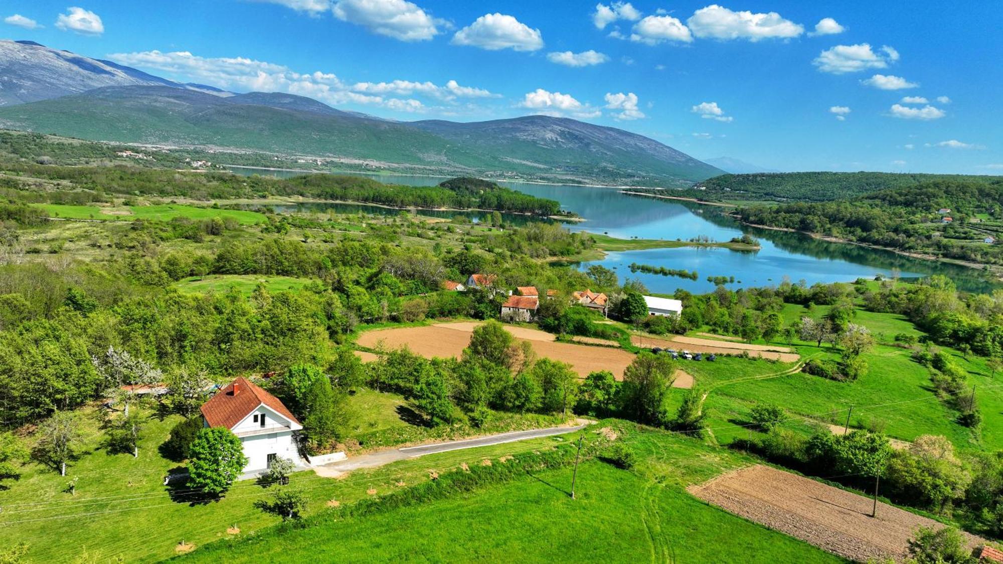 Ferienwohnung Kuca Za Odmor Elena Vrlika Exterior foto